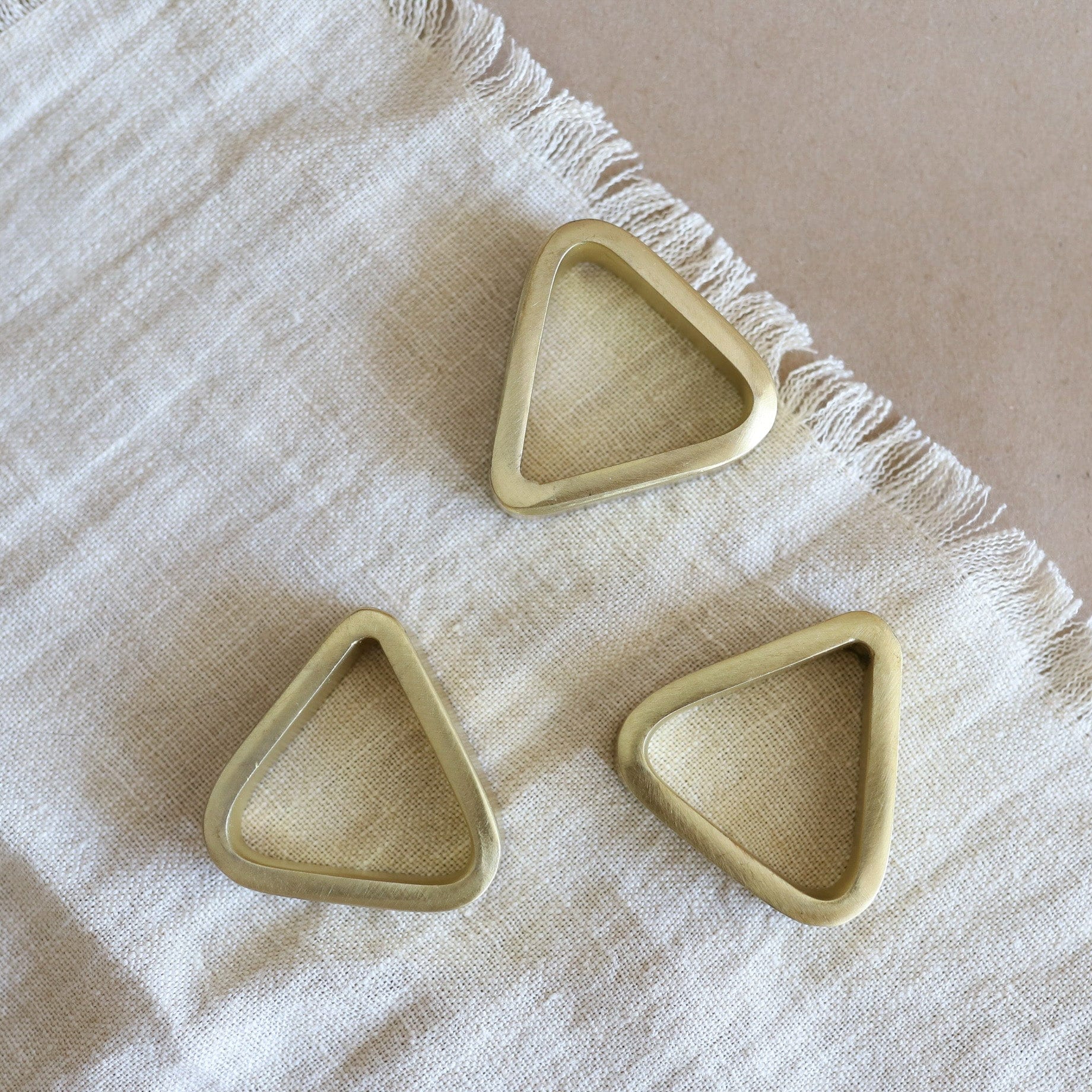 BE HOME Kitchen Triangle Napkin Ring