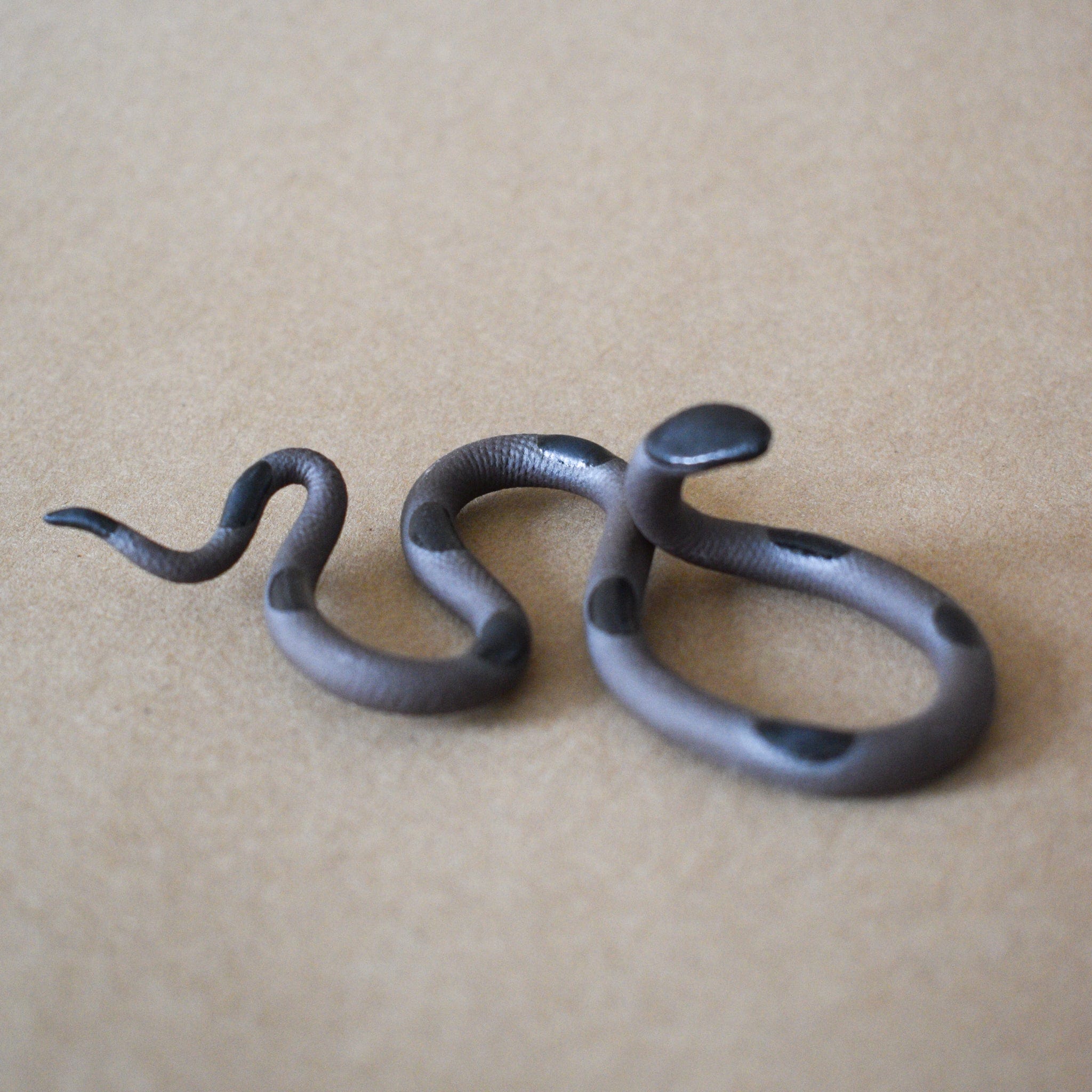 Carter and Rose Decor Saul - Black w/ Black Ceramic Tabletop Snake