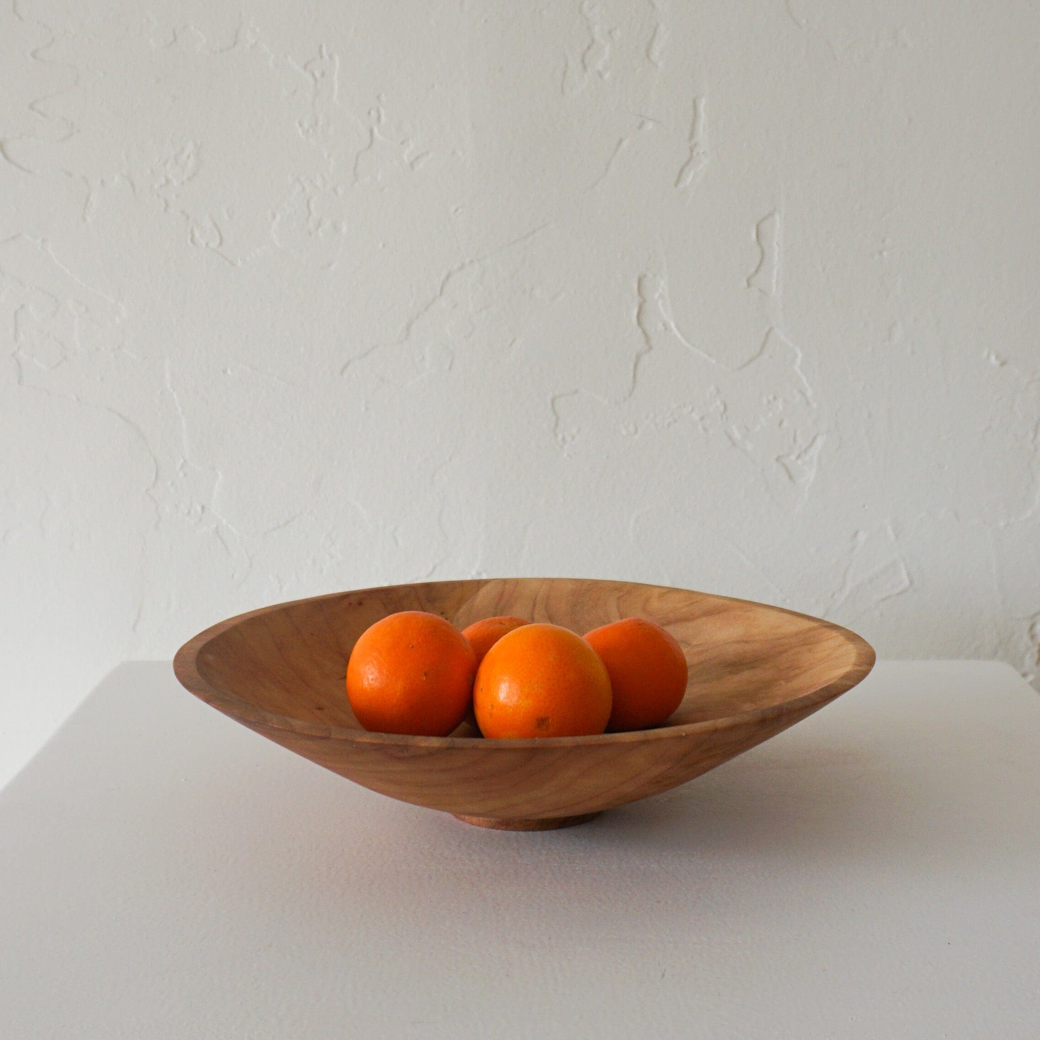 Elizabeth Mclauchlan Kitchen Extra Large Shallow Footed Serving Bowl in Maple | Extra Large