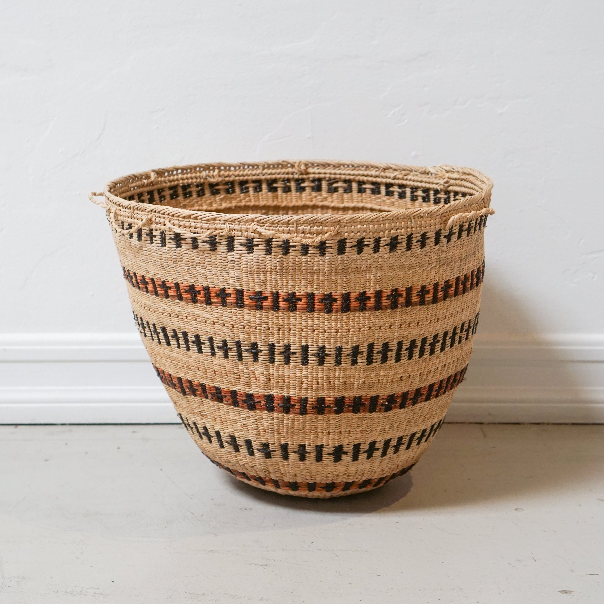 INCAUSA Decor Large w/ Black and Umber "T" Stripes Wii Basket With Yanomami Graphism