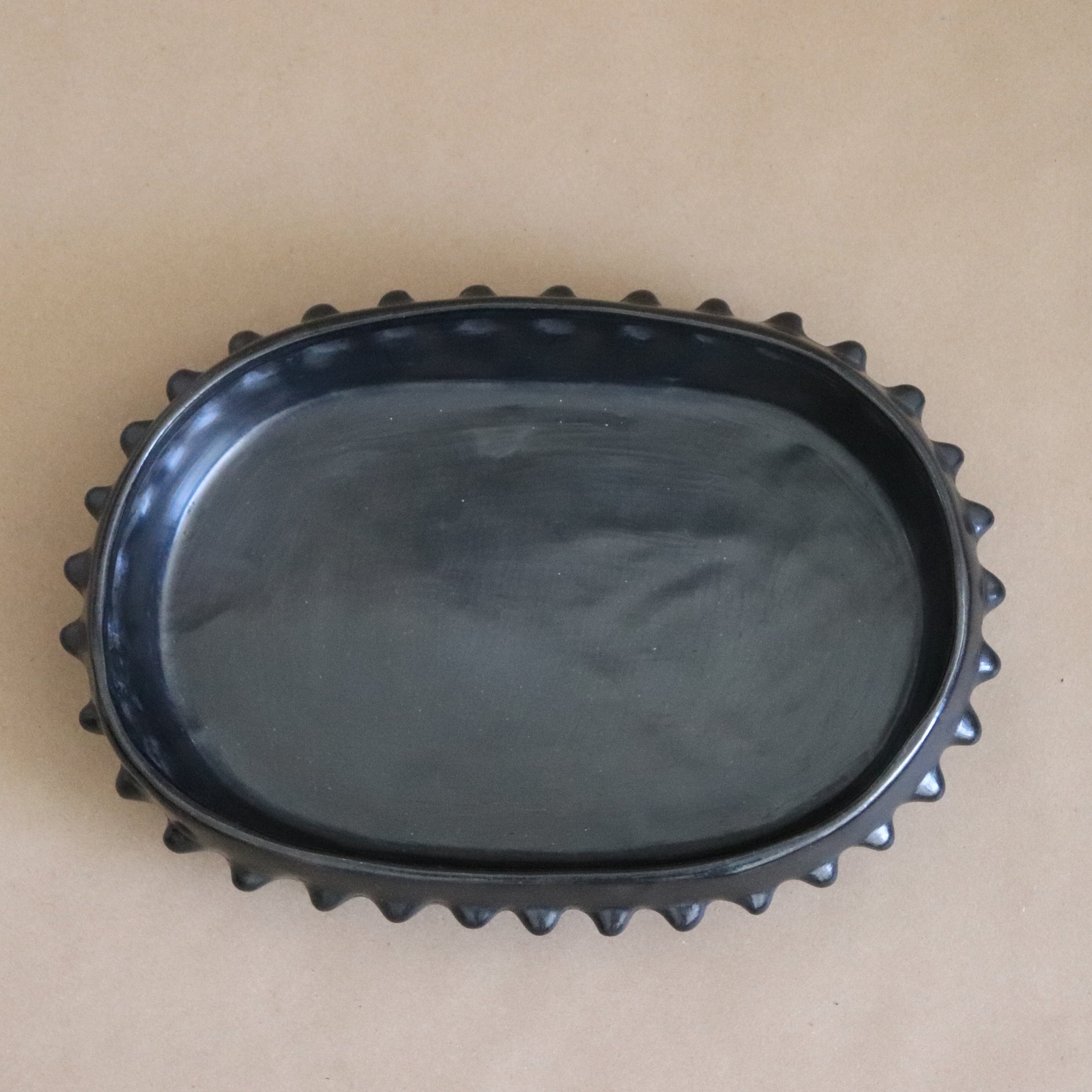 ONORA Decor Prehispanic Silver / Black Clay Platter