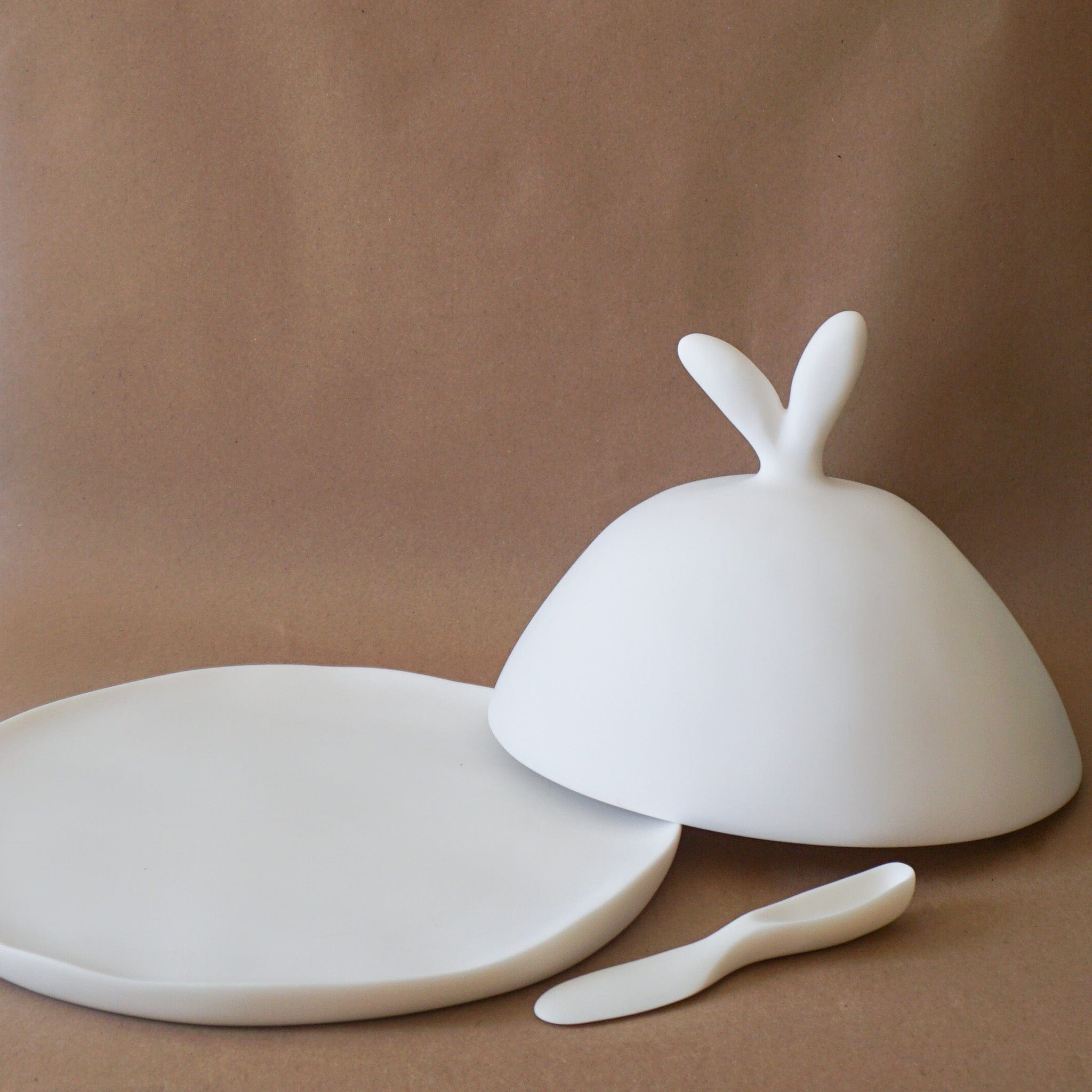 TINA FREY Kitchen Lapin Covered Dish with Cheese Spreader