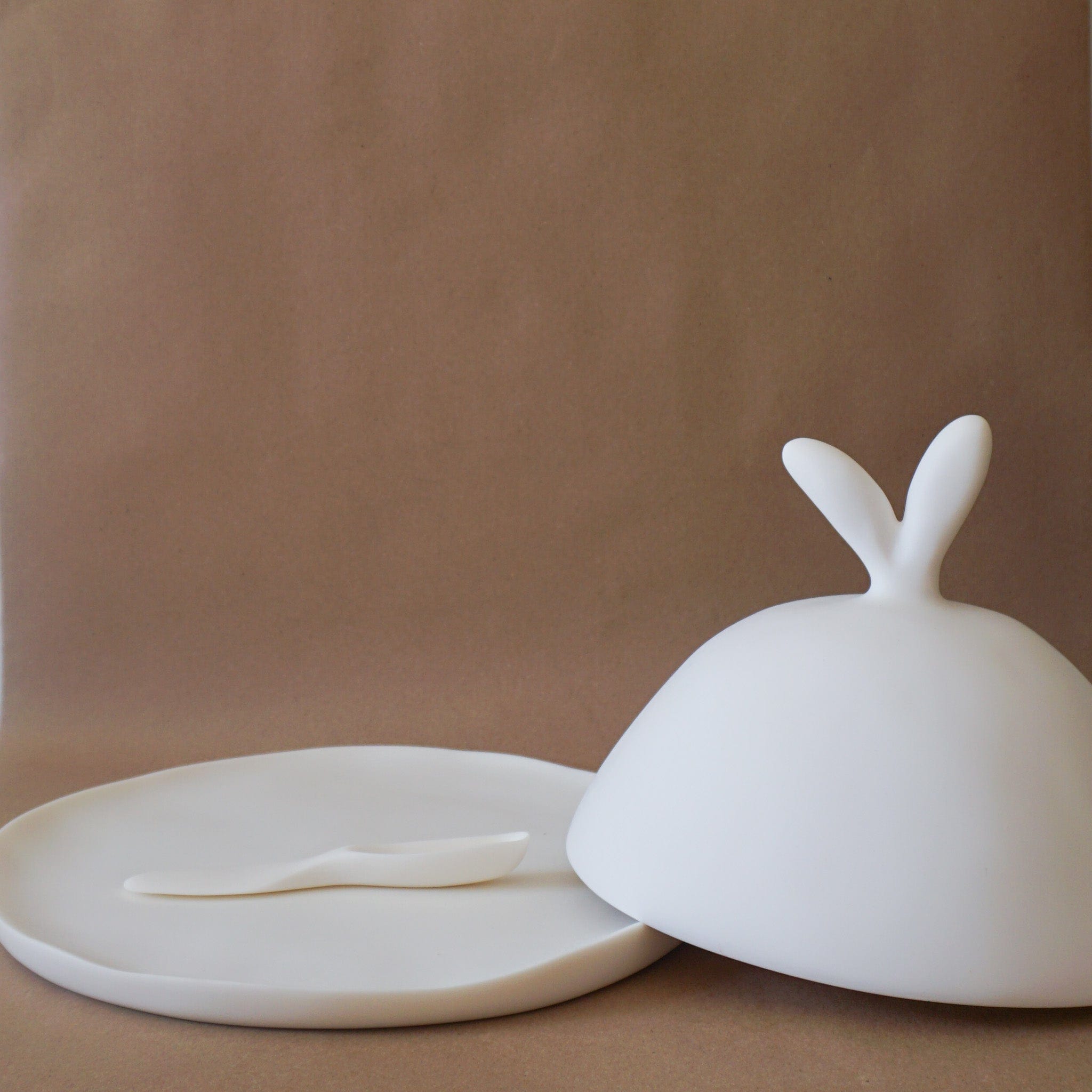 TINA FREY Kitchen Lapin Covered Dish with Cheese Spreader